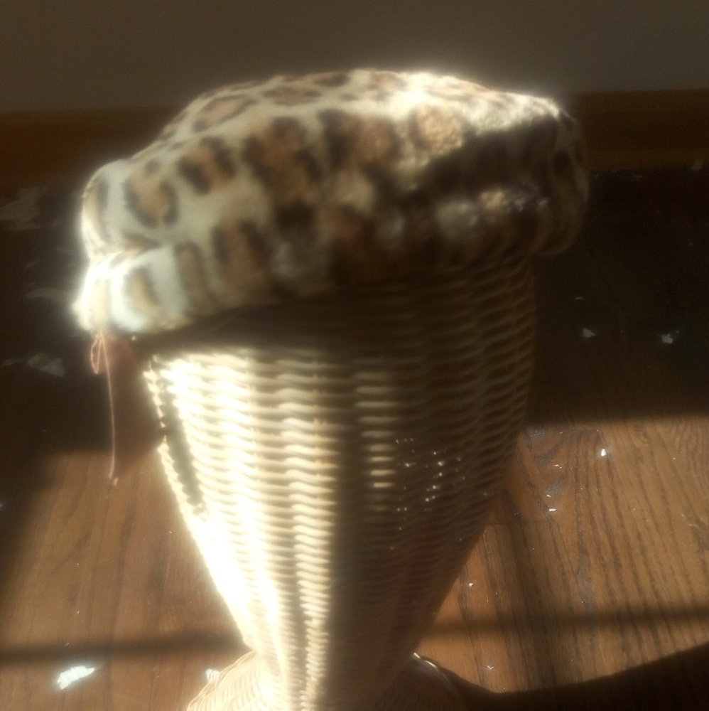 Vintage Jordan Marsh Leopard Hat